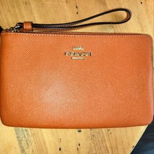NWOT Coach wristlet